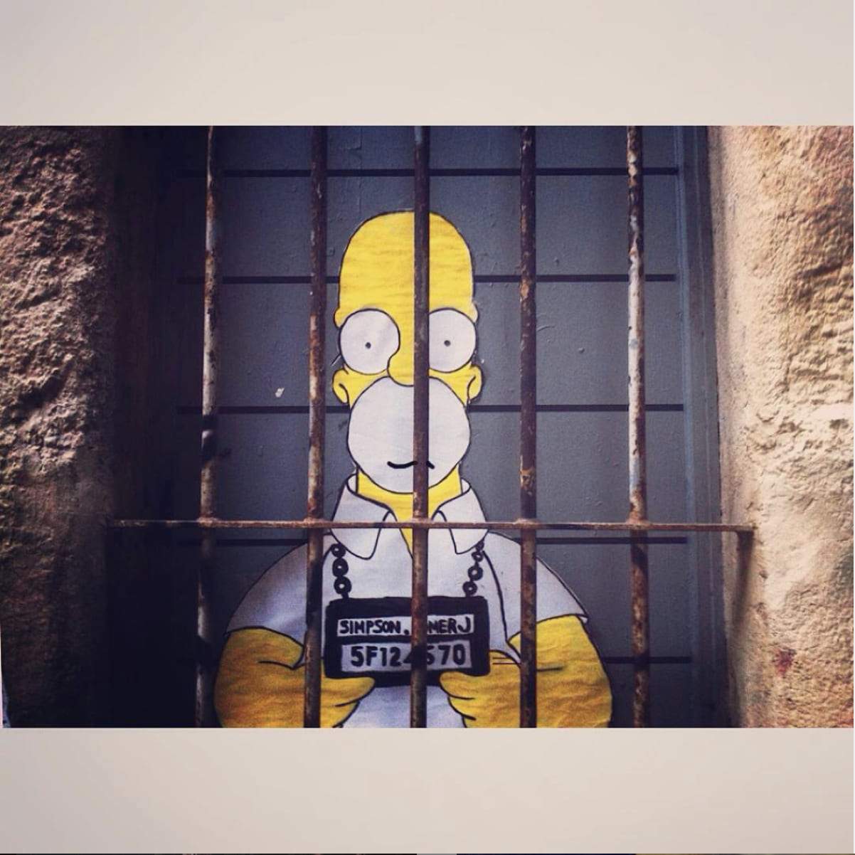 Street-art efix Montpellier prison homer